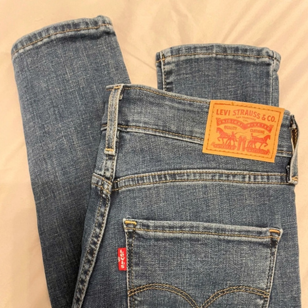 Levi’s 721 High Rise Skinny- Dark Wash